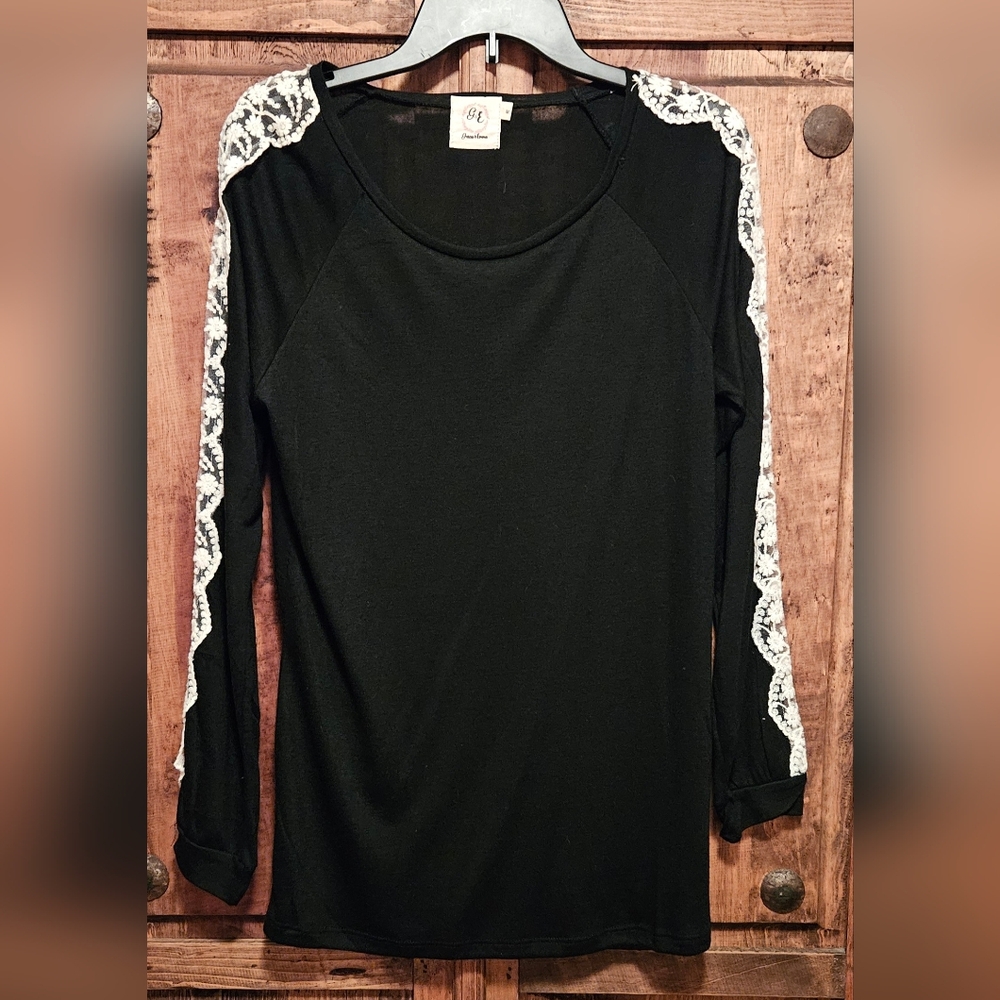 Women's Black/Cream Lace Sleeve Top